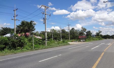 ขายที่ดิน - ที่ดินติดถนนใหญ่ทางหลวง ทล.1ขาขึ้น นครสวรรค์บรรพตพิสัยก่อนเข้าเมืองกำแพงเพชรเนื้อที่16ไร่ รูปแปลงสวยเยื้องปตท.สลกบาตรเหมาะทำโชว์รูม,ศูนย์อาหาร,รีสอร์ท