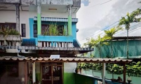 ขายทาวน์เฮาส์ - ขายทาวน์หลังมุม 20.2 ตร.วา 2 ชั้น 2นอน 2 น้ำ 1 โถง ครัว ที่จอดรถ ใกล้ตลาด ท่าใหม่ ( 400 ม) ขายราคา 1,150,000 บาท จาก ธนาคารกรุงเทพสาขาท่าใหม่