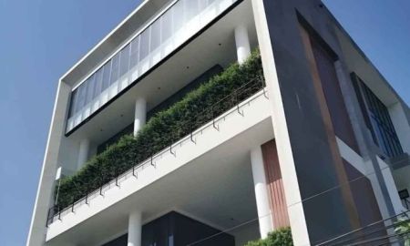 บ้าน - For Sale / For Rent บ้านเดี่ยว พูลวิลล่า กรุงเทพกรีฑา มีลิฟต์ส่วนตัว