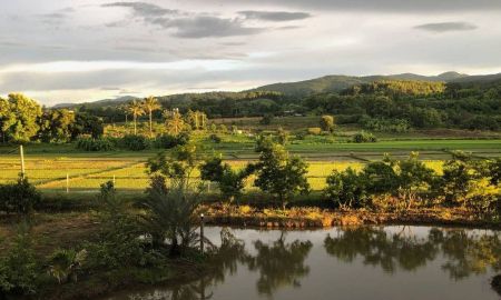 ขายบ้าน - ขายบ้านสวนติดลำน้ำทางขึ้นพระบาทสี่รอยโฉนดพร้อมโอน