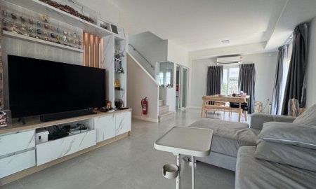 ให้เช่าบ้าน - ให้เช่าบ้านแฝดหลังริม สภาพใหม่ พร้อมเฟอร์นิเจอร์ และเครื่องใช้ไฟฟ้าพร้อมอยู่ โครงการ Inizio ศรีนครินทร์