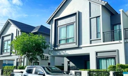 ให้เช่าบ้าน - นิคมอาร์ไอแอล ระยอง 4.2 กม. นิคมพัฒนา ตลาดเมืองมาบตาพุด 4.4 กม.ให้เช่าบ้าน 2 ชั้น สุดหรู 170 ตร.ม. 45 ตร.วา. 3 นอน 3 น้ำ บริทาเนีย