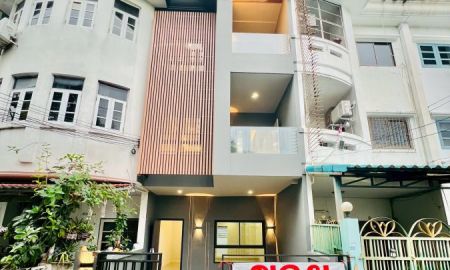 ขายทาวน์เฮาส์ - ขายทาวน์โฮม 3 ชั้น ขนาดใหญ่ พื้นที่เยอะ บ้านสวยเรียบหรู ดูแพง ย่านหลักสี่ สะพานใหม่ บางเขน