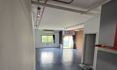 ให้เช่าอาคารพาณิชย์ / สำนักงาน - ให้เช่าพื้นที่ ชั้น 3 ย่านเอกมัย(ถนนซอย) เหมาะทำโชว์รูม ออฟฟิศ ฯลฯ พื้นที่ 78 ตรม ทำเลดีใกล้ ทองหล่อ พร้อมพงษ์ สุขุมวิท เพชรบุรีตัดใหม่ พร้อมเข้าอยู่