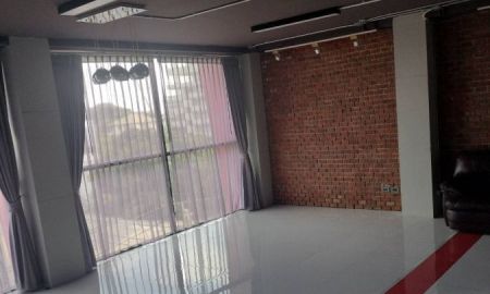 ให้เช่าอาคารพาณิชย์ / สำนักงาน - ให้เช่าพื้นที่ ซอยเอกมัย พื้นที่ชั้น 4 ขนาด 83 ตร.ม. เหมาะทำออฟฟิศ, โชว์รูม อื่นๆสอบถามได่