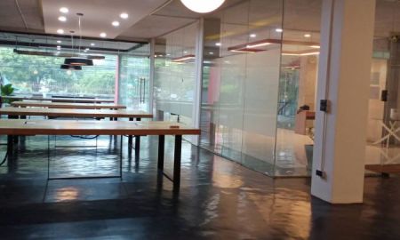 ให้เช่าอาคารพาณิชย์ / สำนักงาน - ประกาศให้เช่าพื้นที่ชั้น 1 ทำเลทอง เอกมัย-ทองหล่อ ขนาด 180 ตร.ม. เหมาะสำหรับ โชว์รูม ออฟฟิศ อื่นๆ ใกล้เคียง ทองหล่อ พร้อมพงษ์ สุขุมวิท