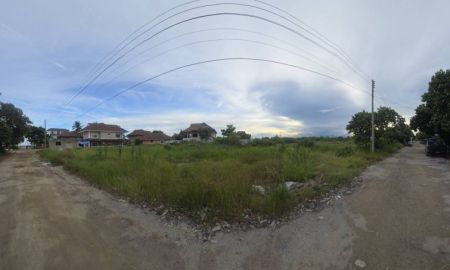 ขายที่ดิน - ขายที่ดินเปล่าแปลงหัวมุม ทำเลดี ห่างจากทะเล 200 เมตร จ.เพชรบุรี