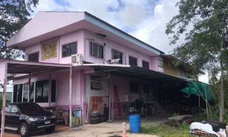 ขายบ้าน - ขายที่ดินพร้อมบ้าน 2ชั้นครึ่ง เหมาะสำหรับอยู่อาศัย ออฟฟิศ หรือโกดัง ทำเลศรีนครินทร์ ใกล้รถไฟฟ้าและทางด่วน