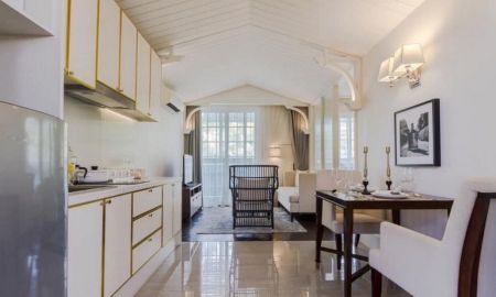 ขายคอนโด - ขายดาวน์ คอนโดติดชายหาด Grand Florida Pattaya 53 ตรม ชั้น1 จากุซซี่ส่วนตัว ริมสระใหญ่ ใกล้คลับเฮ้าส์