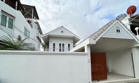 ให้เช่าบ้าน - ให้เช่า] บ้านเดี่ยว พระราม 9 ซอย 43 / 3 ห้องนอน 2 ห้องน้ำ / 63 ตรว. 200 ตรม. **40,000**