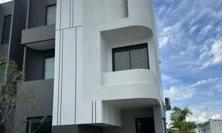 ให้เช่าบ้าน - ให้เช่าบ้านแฝด3ชั้น 203 ตร.ม.หลังมุมพร้อมสระว่ายน้ำย่านลาดกระบังอ่อนนุช ใกล้สนามบินสุสรรรณภูมิ โครงการอัลติจูด ฟอเรสต์ อ่อนนุช-ลาดกระบัง