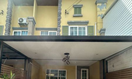 ให้เช่าทาวน์เฮาส์ - ปล่อยเช่าราคาถูก ทาวน์โอม โครงการ โกลเด้น ทาวน์ ศรีราชา-อัสสัมชัญ