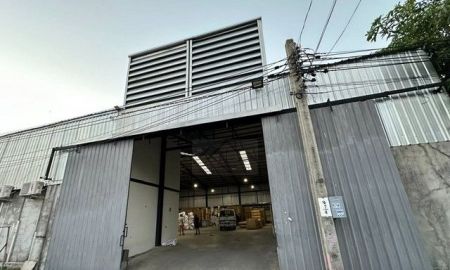 ให้เช่าโรงงาน / โกดัง - ให้เช่าโกดัง 900 ตรม. พร้อมออฟฟิศ ซอยนวลจันทร์ 21 และห้องน้ำในตัว รถเทรลเลอร์เข้าออกได้ ใกล้เลียบด่วน