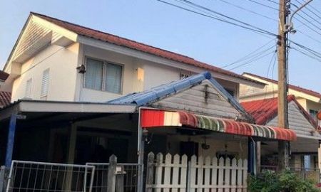 ขายทาวน์เฮาส์ - สัมผัสชีวิตใหม่ในใจกลางนครศรีธรรมราช ทาวน์เฮาส์ 2 ชั้นเพียง 900,000 บาท พร้อมที่จอดรถและใกล้แลนด์มาร์คสำคัญ