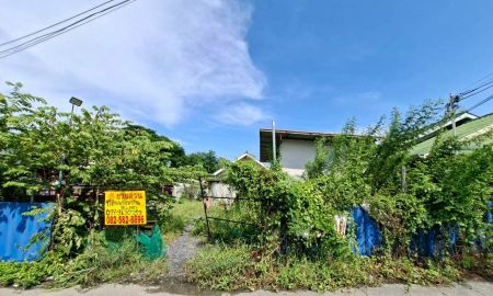 ขายที่ดิน - ขายที่ดินพร้อมสิ่งปลูกสร้าง ซอยพระยาสุเรนท์30 แยก1 (ซอยแฉ่งใจ)