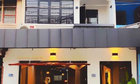 ทาวน์เฮาส์ - ขาย หรือ ให้เช่าบ้านอยู่ตรงข้าม หมู่บ้านสิรสา เปิดกิจการได้ ร้านกาแฟ ร้านอาหาร Home offices