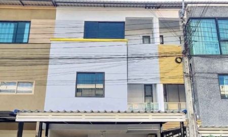 ให้เช่าบ้าน - ให้เช่า โฮมออฟฟิส 3 ชั้น โครงการ หมู่บ้านสารินวิซ แบริ่ง ใกล้สถานี BTS แบริ่ง เพียง 2 กม.