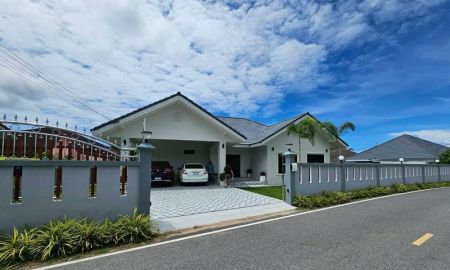 ขายบ้าน - พลูวิลล่าสุดหรู ตกแต่งครบ พร้อมเฟอร์ ใกล้หาดบางเสร่เพียง 3 กม