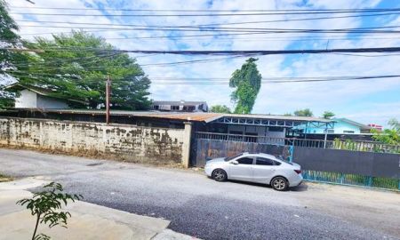 ให้เช่าโรงงาน / โกดัง - โรงเรียนบ้านเจียรดับ 1.3 กม. เข้าได้รถบรรทุกใหญ่ 40 ฟุต หนองจอก ให้เช่าโกดัง2ชั้น เกือบ 1ไร่ 372ตร.วา ห้องพักพนักงาน 6ห้อง