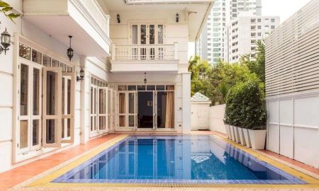 ขายบ้าน - ขายบ้านเดี่ยว 2 ชั้น พร้อมที่ดิน ขนาด 133.7 ตรว. สุขุมวิท 33 ตรงข้ามห้างเอ็มสเฟียร์ ใจกลางสุขุมวิท ใกล้ BTS พร้อมพงษ์ และ EmDistrict