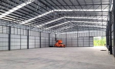 ให้เช่าโรงงาน / โกดัง - ให้เช่าโกดังเก็บสินค้าพระยาสุเรนทร์พร้อมสำนักงานรวม1,600ตร.มที่จอดรถ300ตรม ห้องน้ำ รถใหญ่สามารถเข้าได้ รั้วรอบเนื้อที่ 1 ไรเศษ