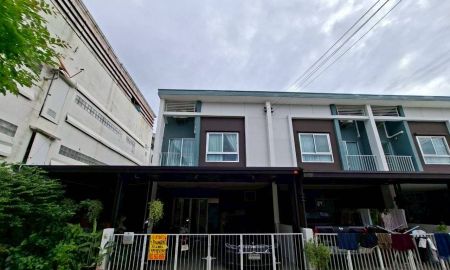 ขายทาวน์เฮาส์ - ขายบ้าน 2 ชั้น หลังริม หมู่บ้านลุมพินีทาวน์วิลล์ ซอยพหลโยธิน54/1