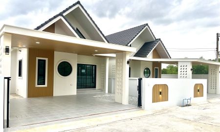 ขายบ้าน - บ้านเดี่ยวหลุดจอง 1 หลังสุดท้าย 2 ห้องนอน 2 ห้องน้ำ 2 จอดรถ บ้านเสร็จ พร้อมอยู่ ไม่ต้องใช้เงินดาวน์