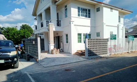 ขายบ้าน - ขายบ้านแฝด 2 ชั้น สไตล์โคโลเนียล ทำเลดีมาก ใกล้รวมโชค มอลล์ จังหวัดเชียงใหม่