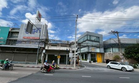 ขายทาวน์เฮาส์ - ขายบ้าน 2 ชั้น หลังมุม ติดถนนนวมินทร์111 บึงกุ่ม กรุงเทพมหานคร