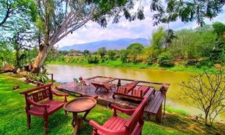 ขายบ้าน - ขายกิจการรีสอทร์ตำบลสันผีเสื้อติดแม่น้ำปิงโฉนดพร้อมโอน