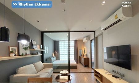 ขายคอนโด - คอนโดหรู Rhythm Ekkamai - ริธึ่ม เอกมัย (ขนาด 34.43 ตร.ม.) ซอยสุขุมวิท63 ใกล้รถไฟฟ้า BTS สถานีเอกมัย เพียง 300 ม. ห้องสวยพร้อมอยู่ เฟอร์นิเจอร์ครบ