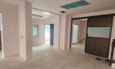 ขายทาวน์เฮาส์ - ทาวน์โฮม 3 ชั้น รีโนเวทใหม่ทั้งหลัง รินรดา อ่อนนุช 46 พร้อมอยู่ทันที