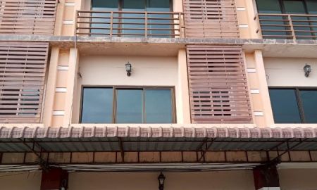 ขายอาคารพาณิชย์ / สำนักงาน - ขายอาคารพาณิชย์ ซ.เปียนนท์ ลำลูกกา สภาพดี 2.49 ล้าน