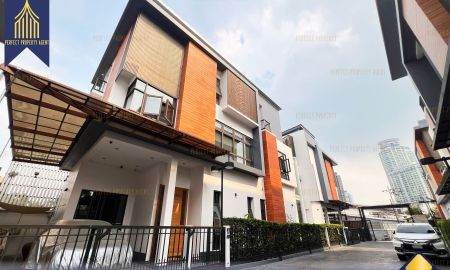 ขายบ้าน - ขาย บ้านเดี่ยว 3 ชั้น สุขุมวิท 69 เอกมัย พระโขนง เดินทางสะดวก พร้อมเฟอร์นิเจอร์ครบครัน หิ้วกระเป๋าเข้าอยู่ได้เลย