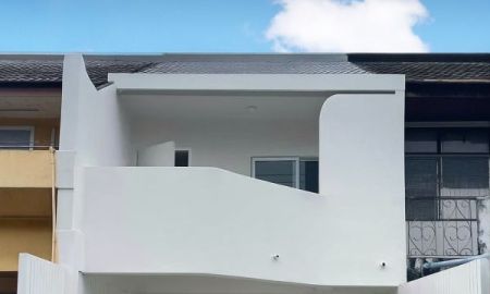 ขายทาวน์เฮาส์ - ขายทาวน์เฮ้าส์ 2 ชั้น รีโนเวทใหม่ทั้งหลัง ซอยอุดมสุข 47