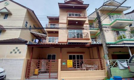 ขายทาวน์เฮาส์ - ขายบ้าน 3 ชั้น หมู่บ้านเอื้อประชา ซอยนวลจันทร์ 56 แยก 7