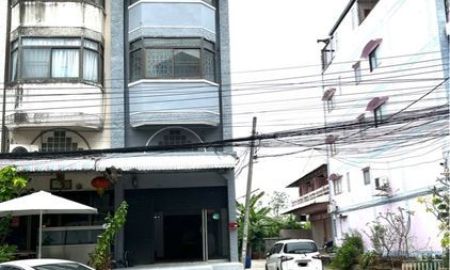 ให้เช่าอาคารพาณิชย์ / สำนักงาน - ให้เช่าอาคารพาณิชย์ 3 ชั้นครึ่ง หมู่บ้านรุ่งกิจวิลล่า7 ถนนร่มเกล้า42 เขตลาดกระบัง จังหวัดกรุงเทพ