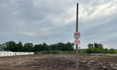 ขายที่ดิน - ขายที่ดินเปล่าถมแล้วพร้อมโฉนด 2 แปลงติดกันขนาดแปลงละ 575 ตรว. ติดคลอง ใกล้ถนนใหญ่ ทำเลทอง เวิลด์คลับแลนด์ คลองสาม ปทุมธานี