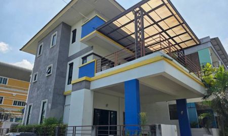 ขายบ้าน - ขายขาดทุน บ้านแฝด 3 ชั้น หลังมุม 285 ตรม. ตกแต่งใหม่พร้อมอยู่ เข้าได้ 2 ทาง ซ.วัดส้มเกลี้ยง ซ.วัดพระเงิน อ.บางกรวย นนทบุรี