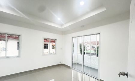 ขายบ้าน - ขายบ้านเดี่ยว 2 ชั้น หมู่บ้าน แฮปปี้เพลส 2 เนื้อที่ 64 ตรว. ใกล้นิคมฯลาดกระบัง, ใกล้สนามบินสุวรรณภูมิ รีโนเวทแล้ว ราคา 3,900,000.- สินเชื่อฟรี