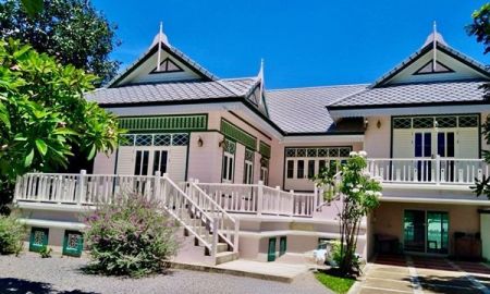 ขายบ้าน - ขาย บ้านเดี่ยวเล่นระดับ 1 ชั้นครึ่ง โครงการ โอเรียนทอล บีช ชะอำ ด้านหลังโครงการติดทะเล อยู่ริมถนนเพชรเกษม ห่างสี่แยกชะอำ(มุ่งหน้าหัวหิน) ราวๆ4 กม.