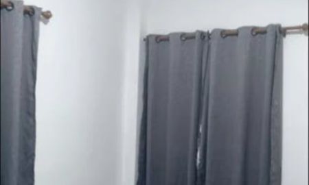 ให้เช่าบ้าน - บ้านให้เช่า ลาดกระบัง กรุงเทพ 280 ตรม 3 ห้องนอน 3 ห้องน้ำ ที่จอดรถ 6 คัน ค่าเช่า 20,000 / เดือน