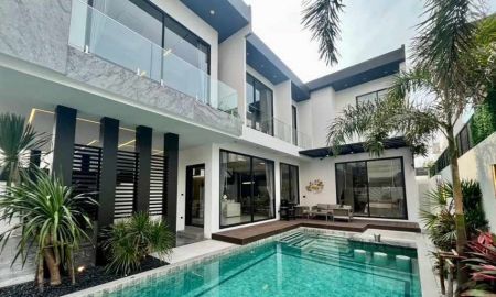 ขายบ้าน - ขายบ้านตกแต่งหรูสไตล์โมเดิร์น 5 ห้องนอน ใกล้หาดจอมเทียน