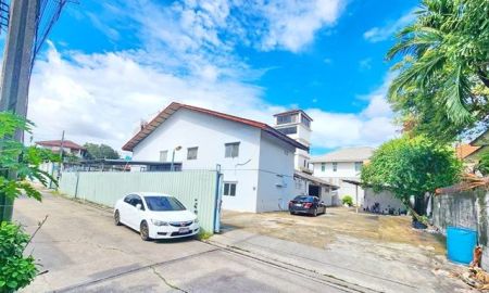 ให้เช่าโรงงาน / โกดัง - โกดังอออฟฟิศ 2ชั้น 5นอน 820ตร.ม. นวมินทร์ 20-28 MRTลาดพร้าว101 2.8 กม. เดอะมอล์ บนที่ดินครึ่งไร่ ตลาดปัฐวิกรณ์ 3 กม. MRT บางกะปิ 2.2 กม.