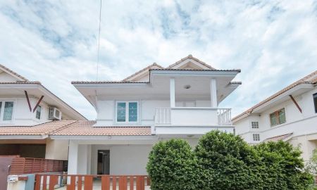 ขายบ้าน - บ้านเดี่ยว 2 ชั้น หมู่บ้านศรีจันทร์ สามพราน ใกล้โรงเรียน ภ.ป.ร. ราชวิทยาลัย เนื้อที่ 42 ตารางวา 3 ห้องนอน ตำบลท่าตลาด อำเภอสามพราน จังหวัดนครปฐม