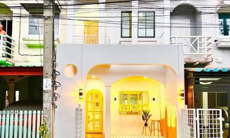 ขายทาวน์เฮาส์ - ขายทาวน์เฮ้าส์ 2 ชั้น หมู่บ้านนครทองปาร์ควิว 1 เนื้อที่ 16.6 ตารางวา 2 ห้อง นอน (ถนนบางกรวย -ไทรน้อย) ตำบลละหาร อำเภอบางบัวทอง จังหวัดนนทบุรี