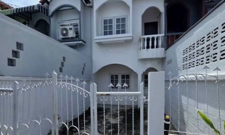 ขายทาวน์เฮาส์ - บ้านทาวเฮ้าส์ 2ชั้น หมู่บ้านเฟื่องฟ้าโครงการ2 (ซอยศรีสมิตร) ถ.เทพารักษ์