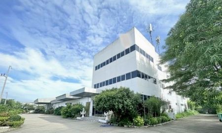 ขายโรงงาน / โกดัง - ขายโรงงานอุตสาหกรรมลาดกระบัง เนื้อที่ดิน: 4 ไร่ 90 ตร.ว พื้นที่ใช้สอย: 6,700 ตารางเมตร อาคารสำนักงาน 3 ชั้น 1,320 ตร.ม.