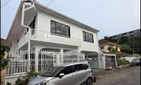 ให้เช่าบ้าน - บ้านเช่านาคนิวาส บ้านเช่าลาดพร้าว บ้าน5ห้องนอน ให้เช่าบ้านเดี่ยว 2 ชั้น 5 ห้องนอน หมู่บ้านระเบียงทอง นาคนิวาส ย่านลาดพร้าว