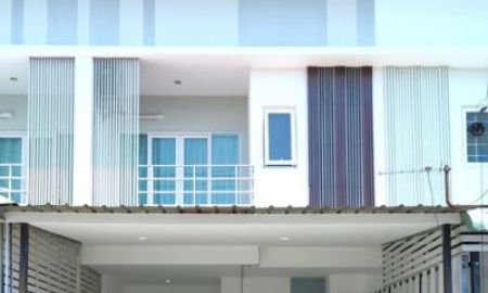 ให้เช่าทาวน์เฮาส์ - ทาวน์โฮม พร้อมอยู่ The Urbana 3 ใกล้ รร.นานาชาติ UCIS 5 นาที เฟอร์ครบ เครื่องใช้ไฟฟ้าครบ พร้อมอยู่